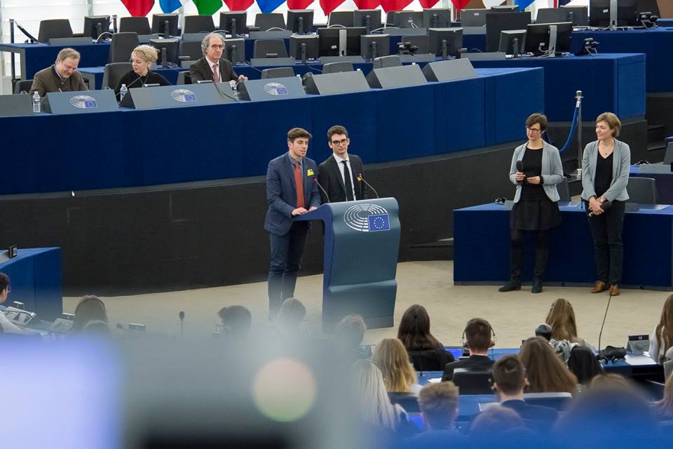 UN GIORNO DA EUROPARLAMENTARI: SAVOIA-BENINCASA UNICO ISTITUTO ITALIANO SELEZIONATO PER IL PROGETTO EUROSCOLA