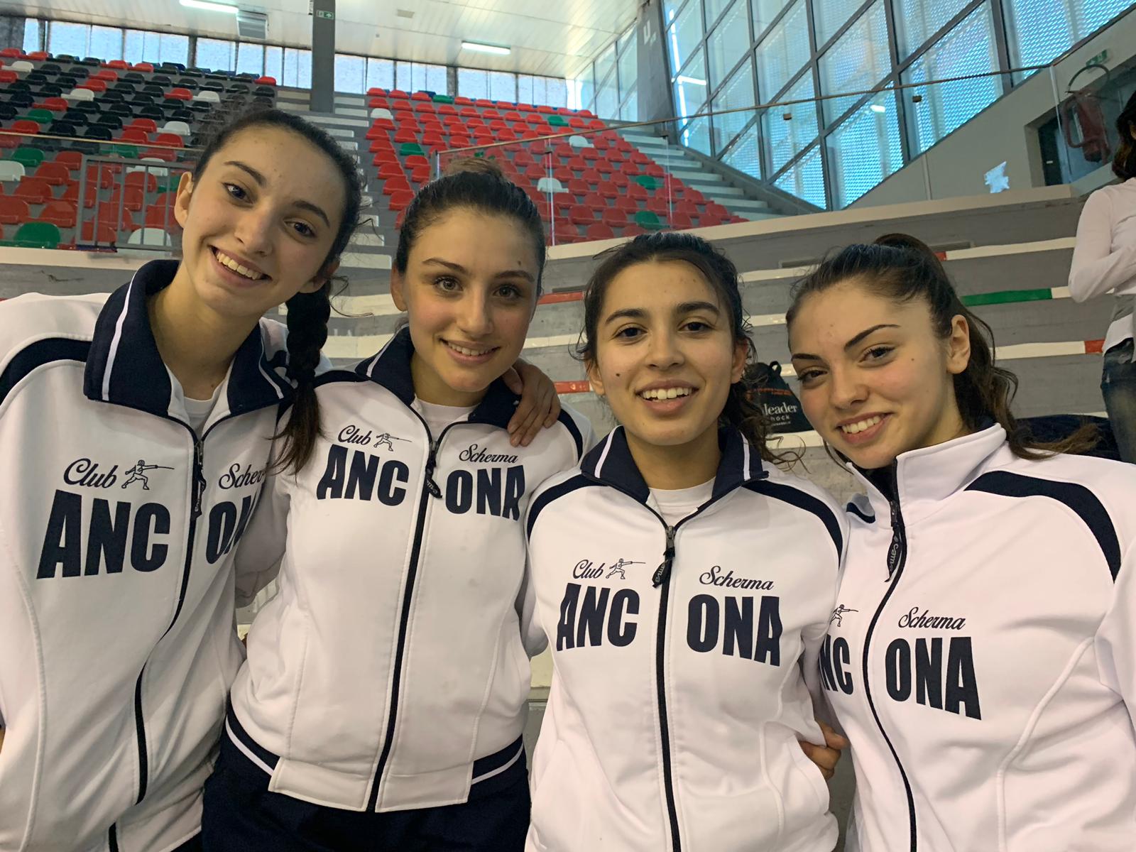NUOVO SUCCESSO PER ALICE GAMBITTA E LA SUA SQUADRA: CAMPIONESSE ITALIANE DI FIORETTO SERIE A2