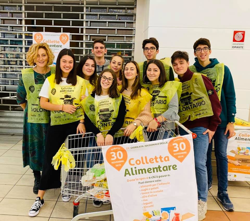 I NOSTRI STUDENTI VOLONTARI PER LA COLLETTA ALIMENTARE