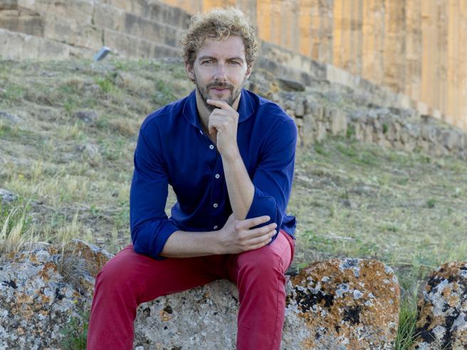 QUESTA MATTINA INCONTRO CON IL DOCENTE SCRITTORE ALESSANDRO D'AVENIA